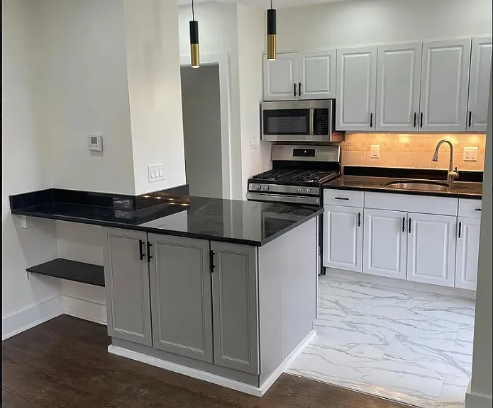 246 Division Ave NE — Photo 3