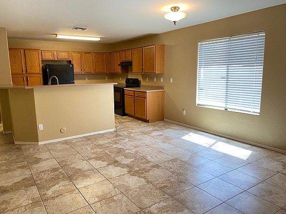 Kitchen and Breakfast Area