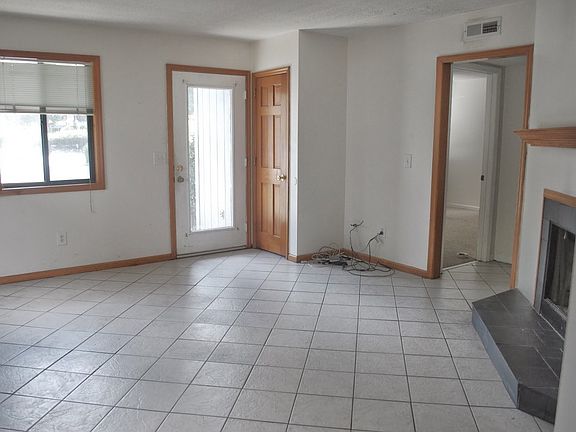 5th image of 4143 Spirea Dr APT B