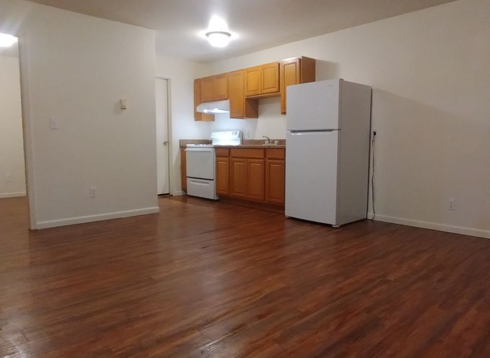 1st image of 1440 Oak St #1