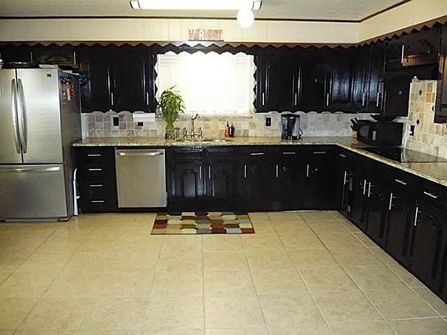 1st image of 1102 Grove Dr