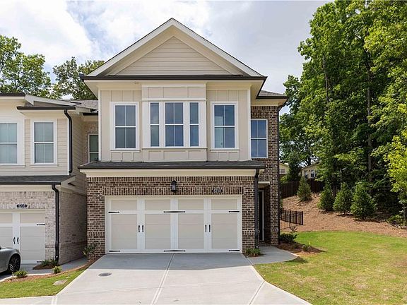 The Brittany is a 2 story Townhome plan. Pictures are for illustration purposes only, not the actua