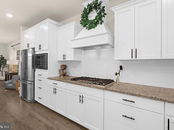 5th image of 2907 Bluebells Ct