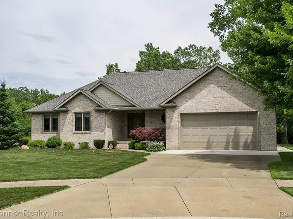 137 Rella Rae Ave, Marysville, MI 48040