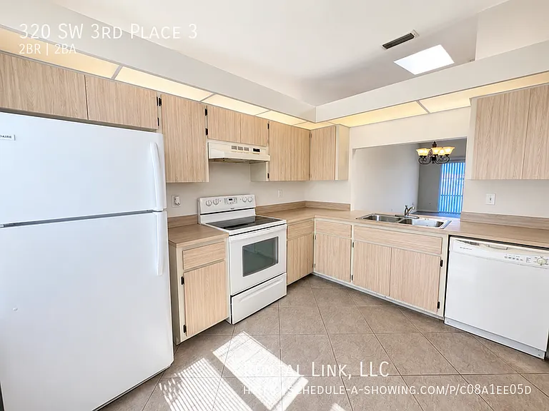 320 SW 3rd Pl #3 — Photo 6