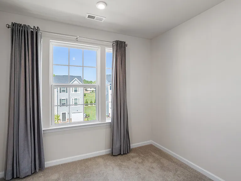 915 Romeria Dr — Photo 32