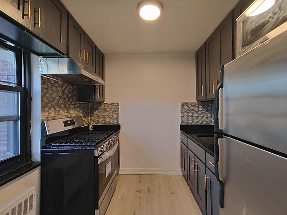 3rd image of 6981B Park Dr E #B