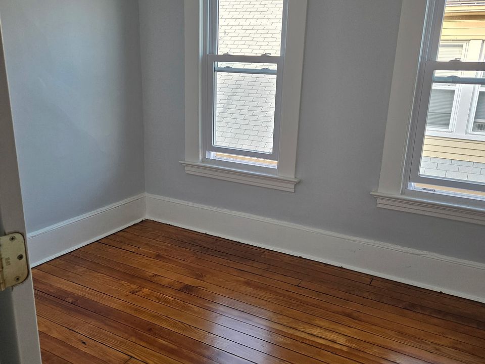 1st image of 51 William St