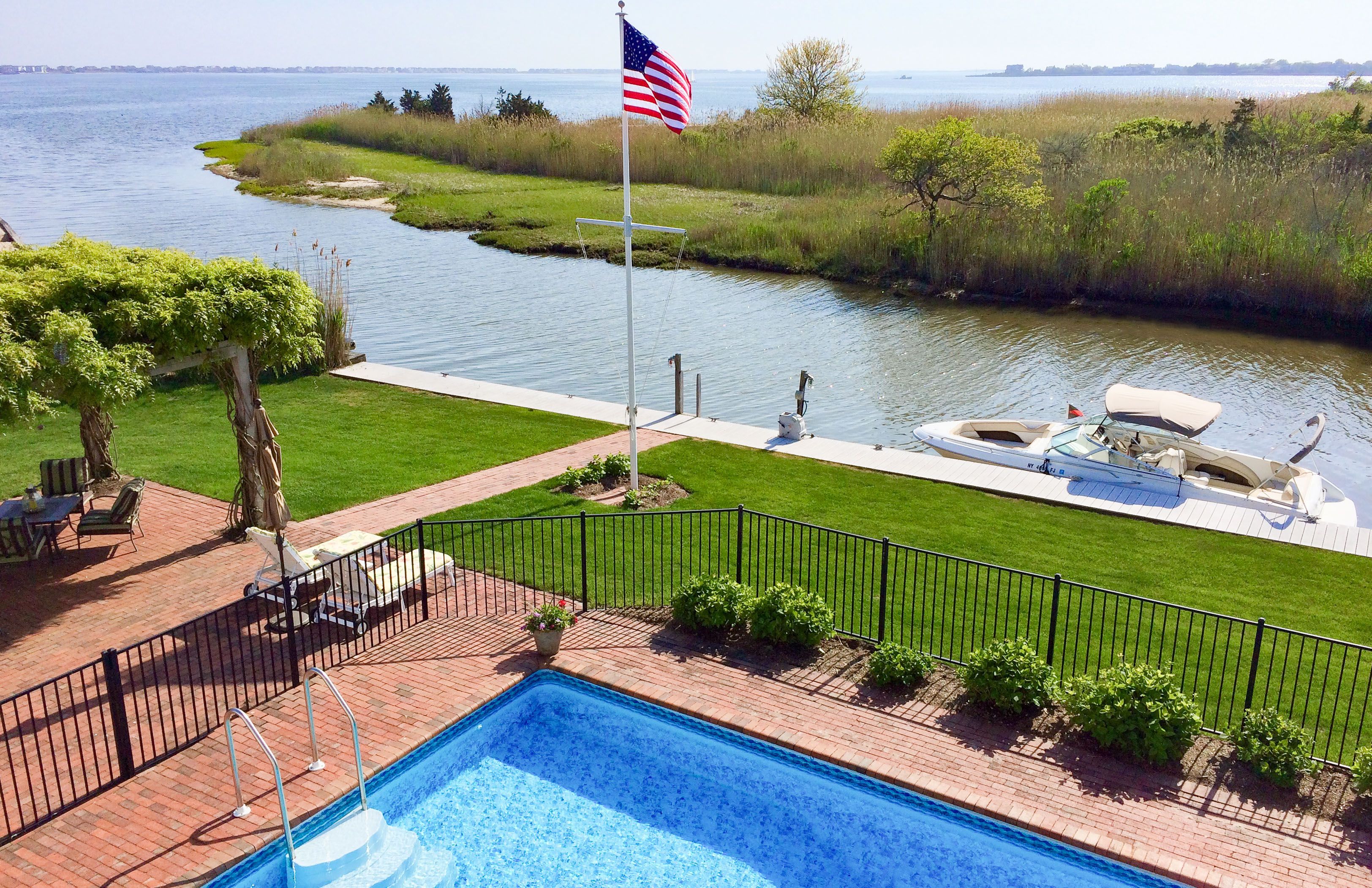 15 Sandpiper Ct in Westhampton Out East