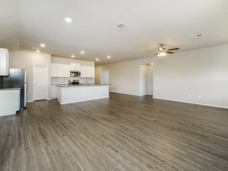 2923 Daisy Mdw — Photo 6