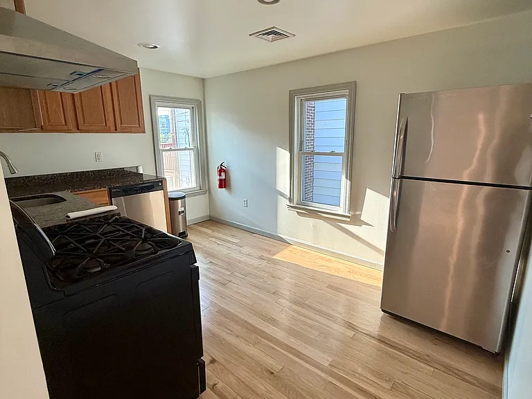 319 Main St #2 — Photo 11
