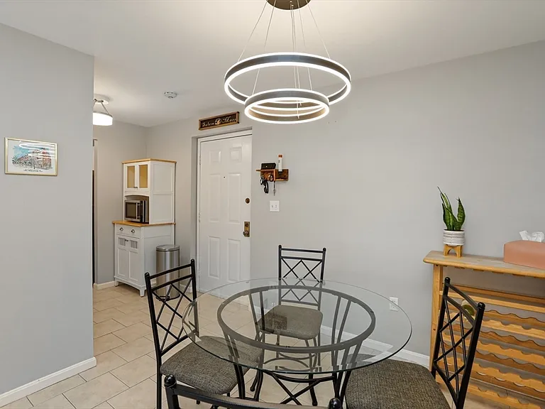 20 Central St #306 — Photo 6