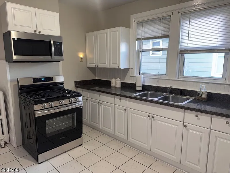 2 bed, 1.0 bath, $2,400 — Photo 2