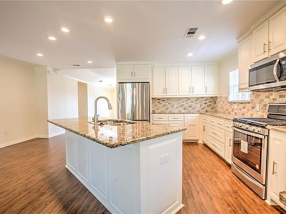 5th image of 4535 Birchman Ave