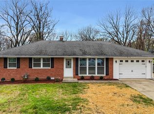 100 Debbie Dr, Collinsville, IL