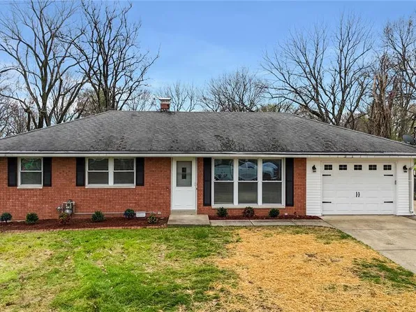 100 Debbie Dr, Collinsville, IL 62234