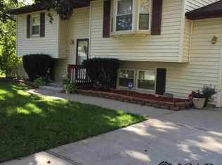 928 Rambow Dr, Monroe, MI 48161