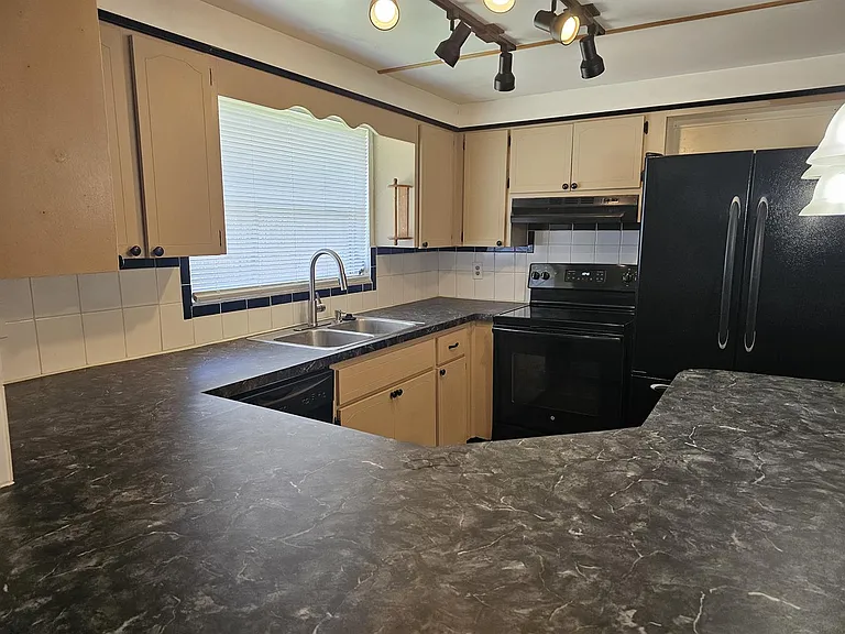 9926 Rainbow Ln — Photo 24