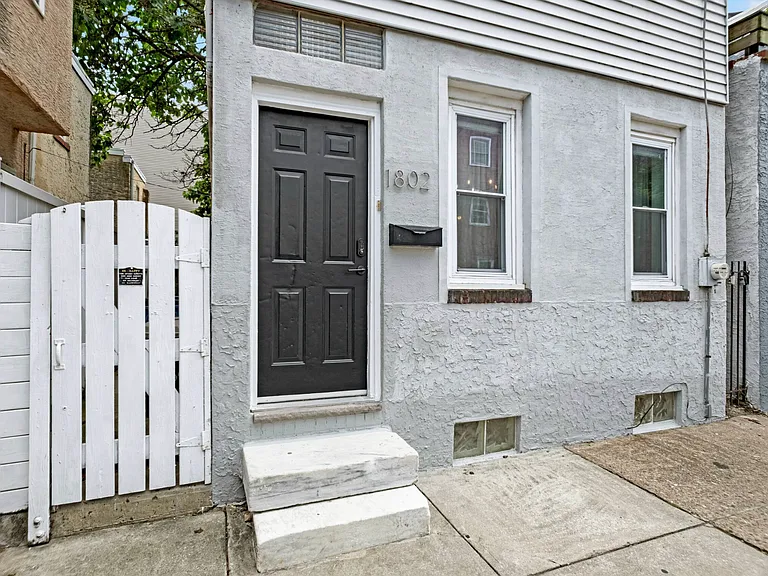 1802 Carpenter St — Photo 15