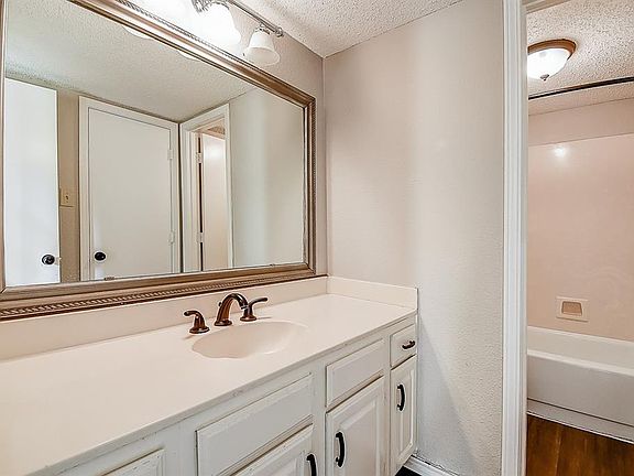 4th image of 1469 Larchmont Dr