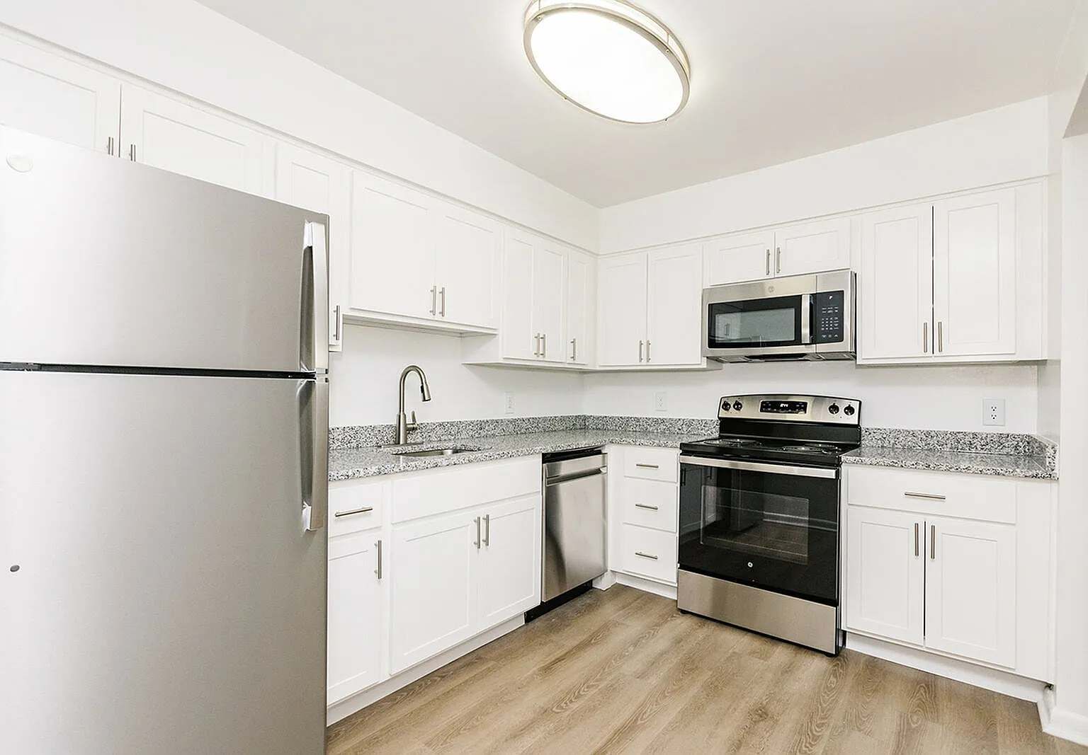 Crofton Village Apartments — Photo 1
