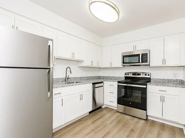 Crofton Village Apartments — Photo 1