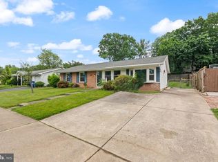 1104 S Greenthorn Ave, Sterling, VA 20164