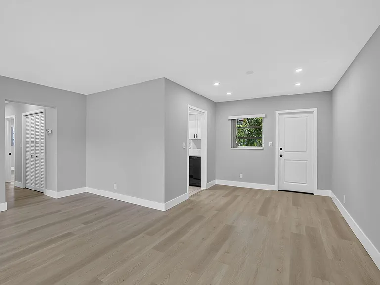 2755 NE 28th Ave #E2 — Photo 8