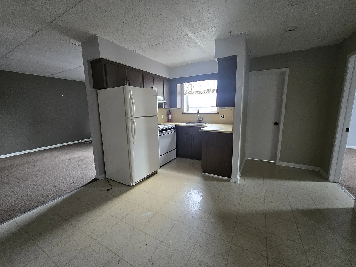 Building Photo - 573 Van Houten Ave #3