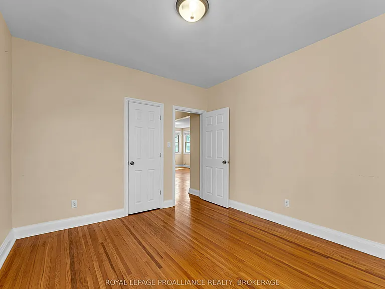 524 College St — Photo 24