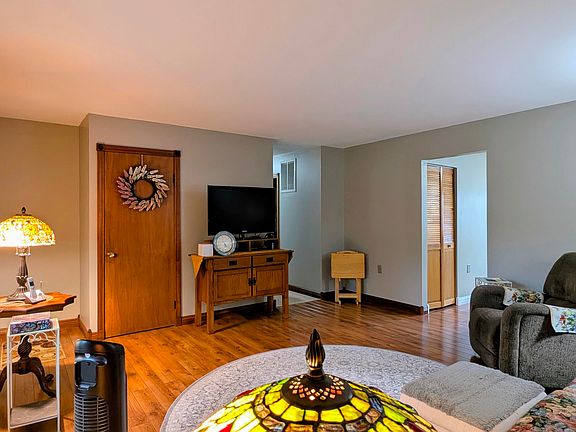 3rd image of 775-1 Eagle Creek Rd