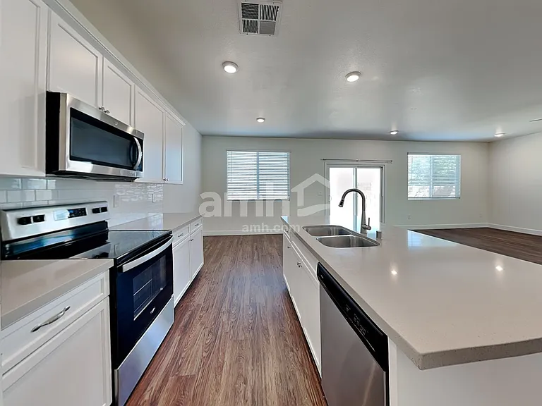 6035 Schmidt St — Photo 4