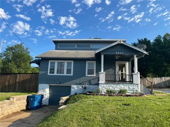 9825 E 25th St S, Independence, MO 64052