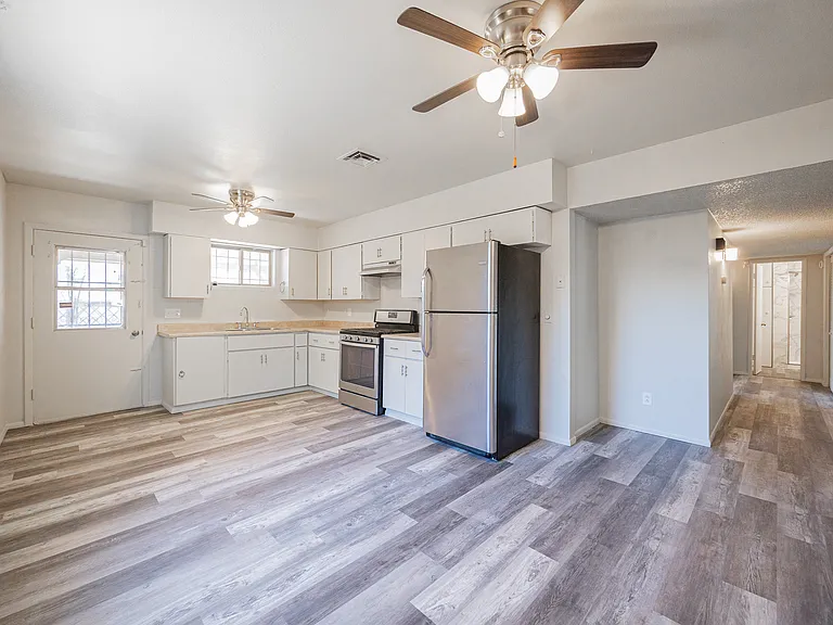 1423 E Virginia Ave — Photo 12