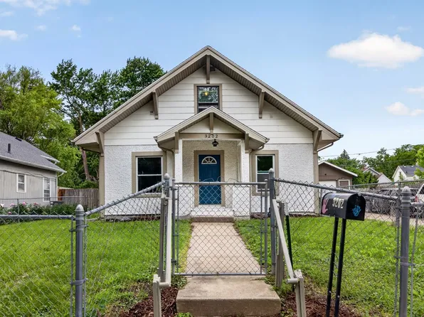 3202 3rd St, Des Moines, IA 50313