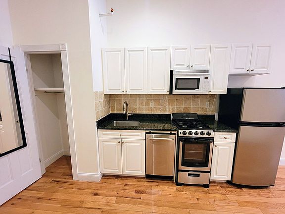 3rd image of 106 Charles St #1Z