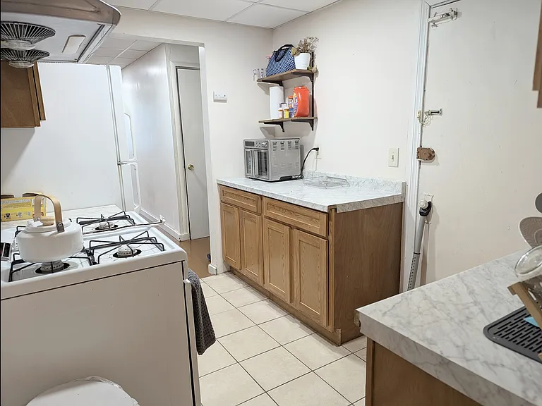 384 Riverway #B — Photo 8
