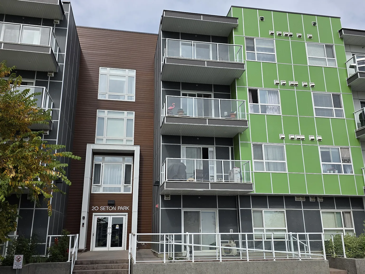 2 bed, 880 sqft, $1,900 — Photo 1