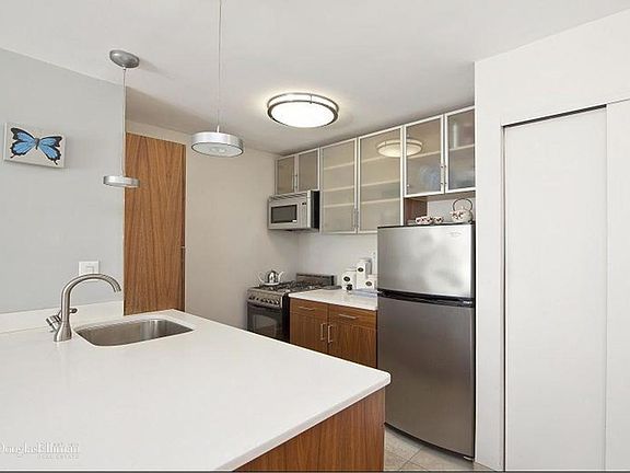 4th image of 188 7th Ave #4J