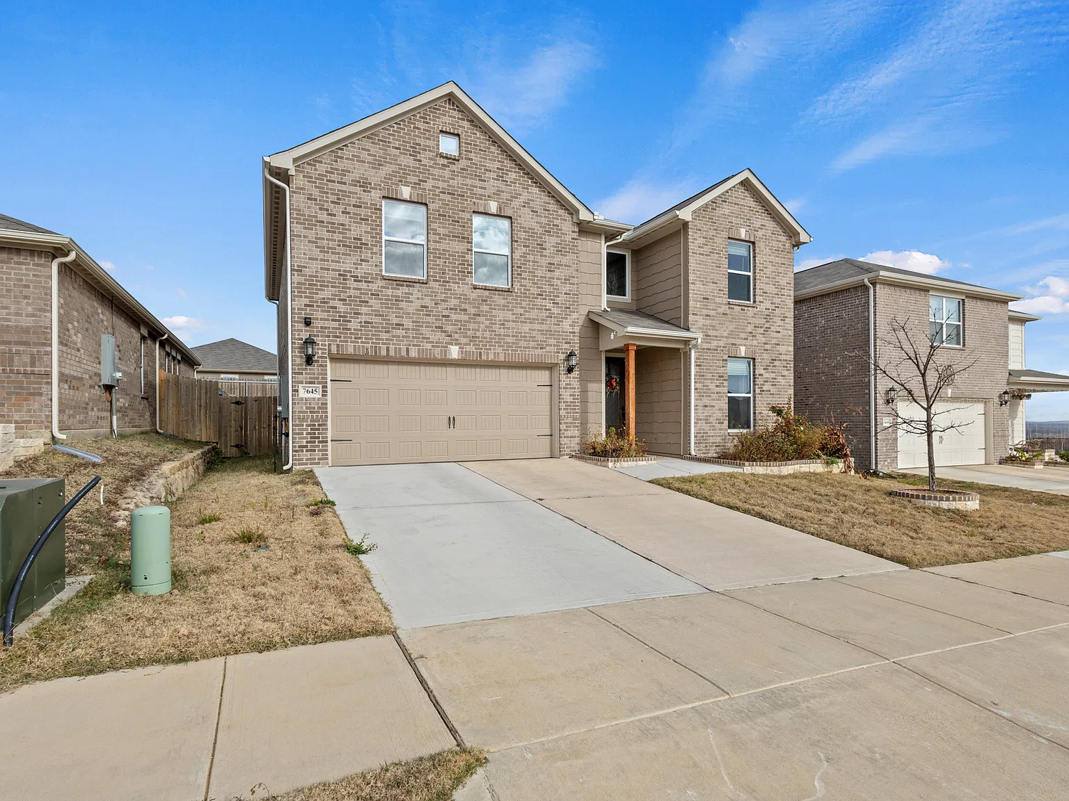 4 bed, 2.5 bath, 2000 sqft, $2,700 — Photo 2