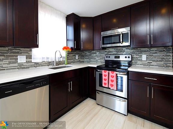 3rd image of 1301 Miami Gardens Dr #1616W
