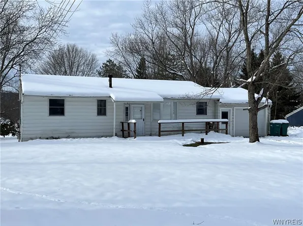 7292 Woodland Dr, Hamburg, NY 14075