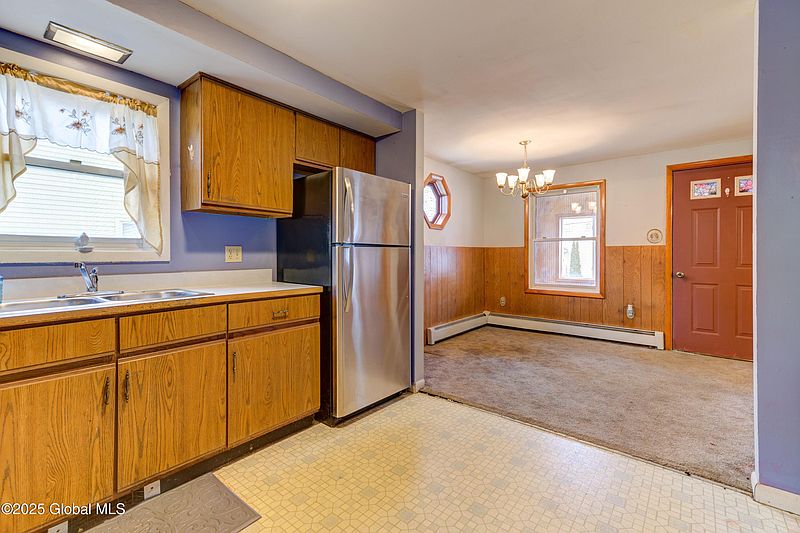 3rd image of 11 Matthew Street