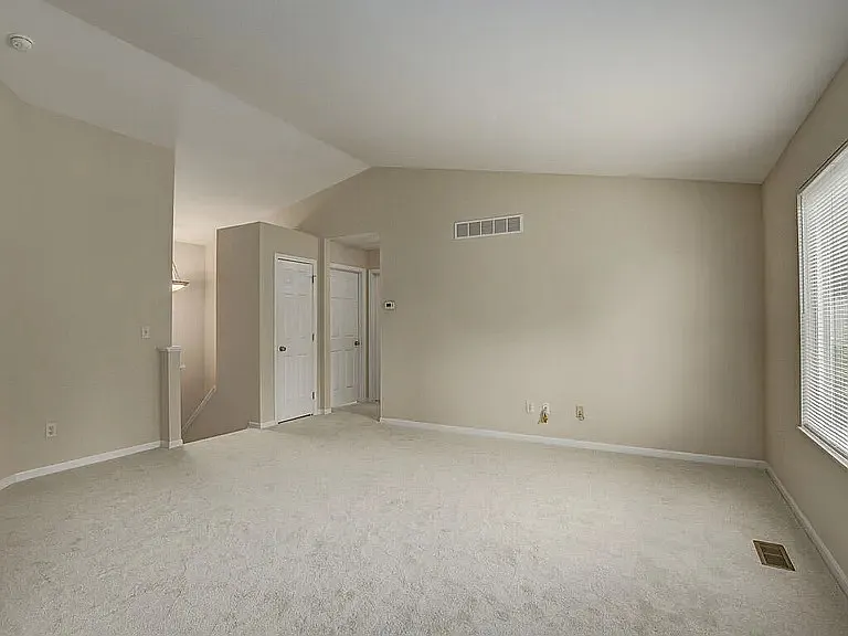 3 bed, 2.5 bath, 1352 sqft, $2,150 — Photo 4