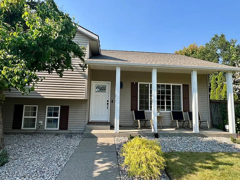 2093 E Greenleaf Ln — Photo 5