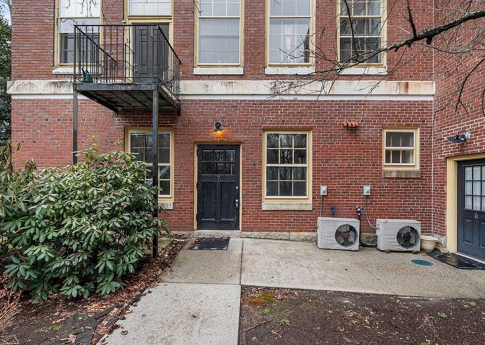 1st image of 265 Sayles Ave Unit 7