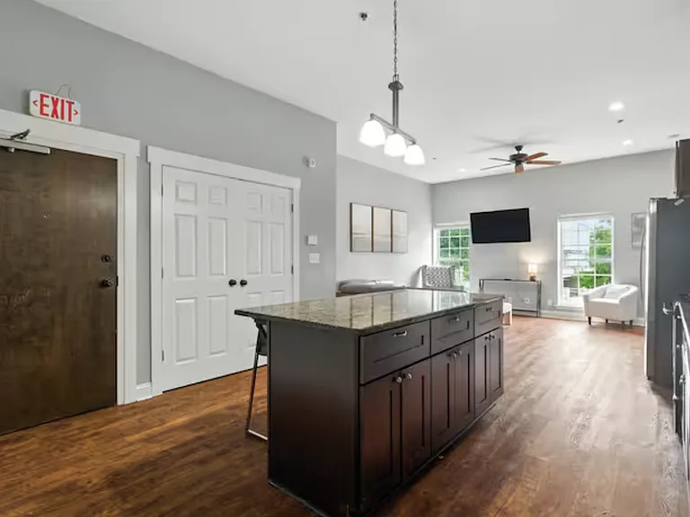 492 N Thomas St — Photo 12