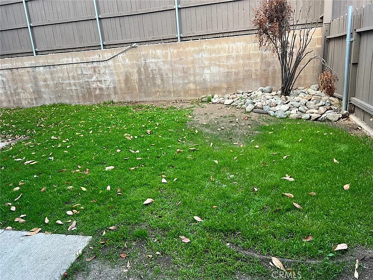 235 W 4th St — Photo 19