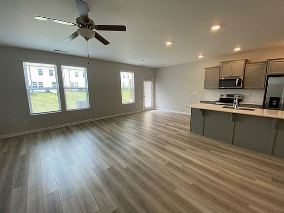 5th image of 3148 Raiden Cir
