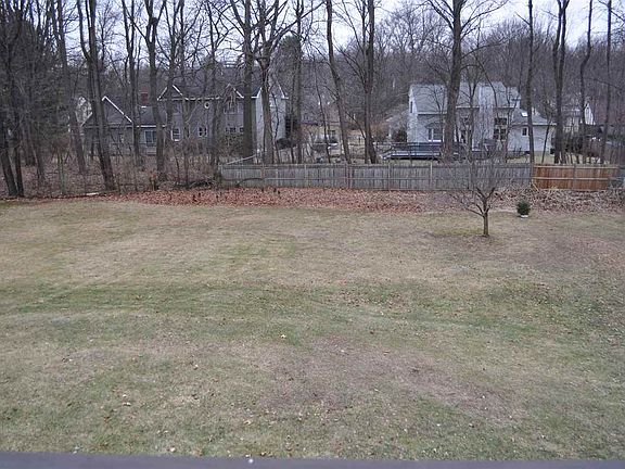 5th image of 10 Garden Dr
